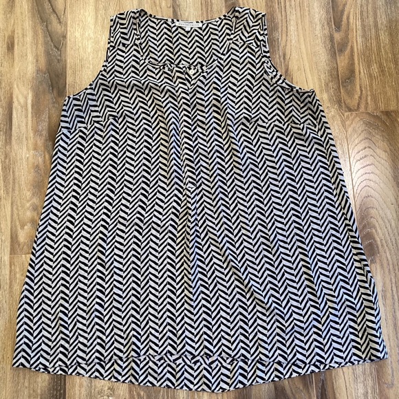 Daniel Rainn Tops - Daniel Rainn Black & White Tunic Tank 1X